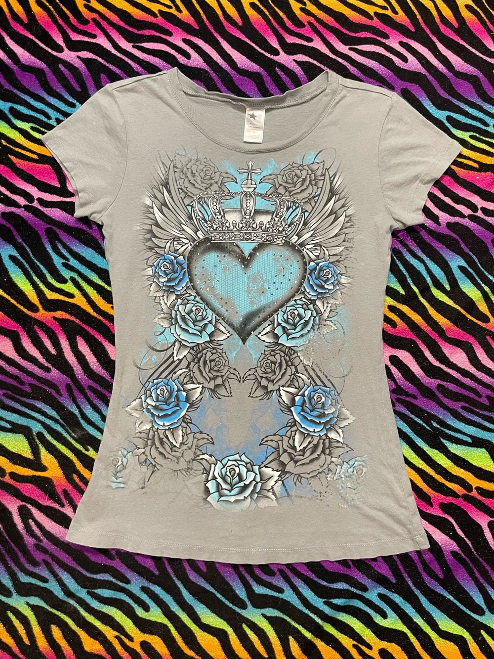 Y2k emo grunge Gray Tee with Blue Heart & Rose Graphics
